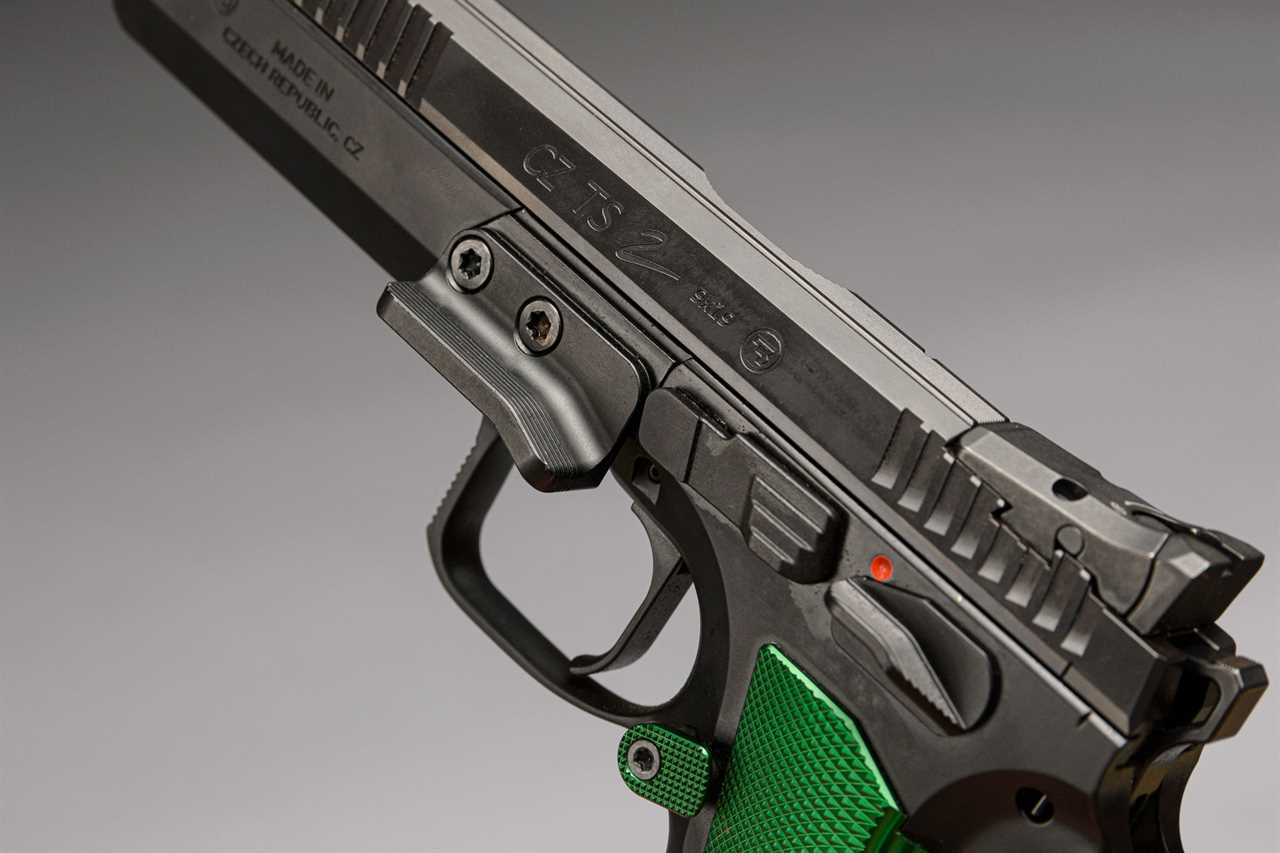 Race gun controls on the CZ TS 2 Racing Green