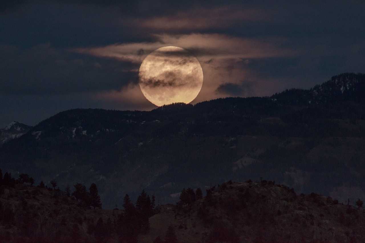 supermoon over yellowstone