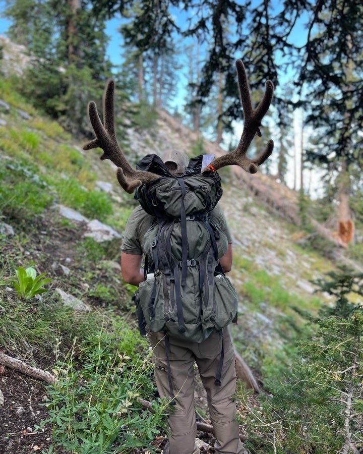 Here’s What It Takes to Bowhunt Giant Mule Deer Bucks in Utah’s High Deserts—in August