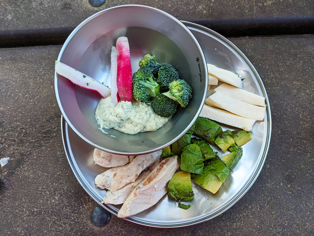 It was easy to set up lunch for my little one with the Snow Peak Tableware Set.