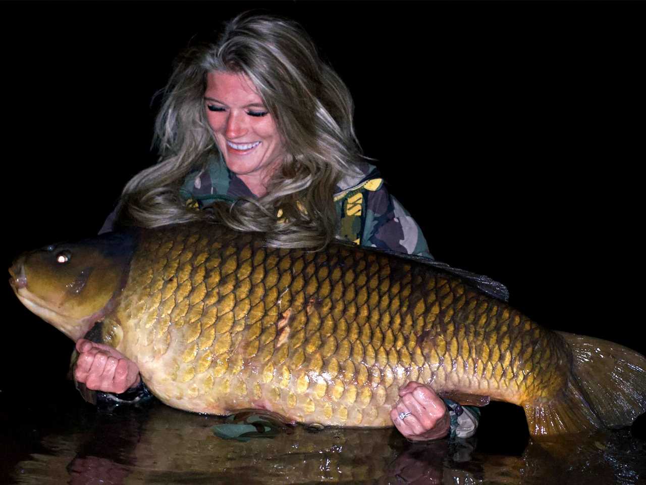 female angler record carp britain