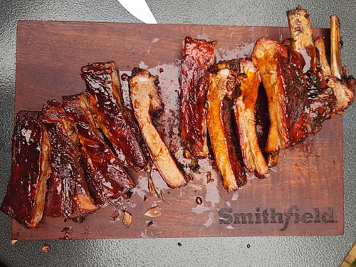 Sliced rack of spare ribs that were smoked on the Big Green Egg
