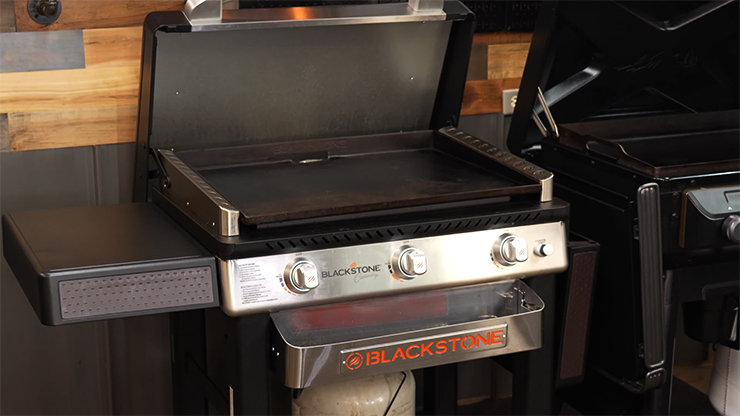 Blackstone 1901 Pro Griddle side view with an open lid