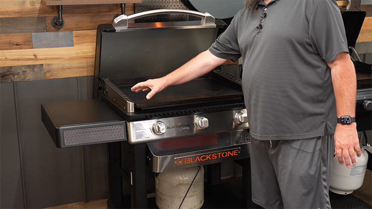 Blackstone 1901 pro Griddle wind-dampening design