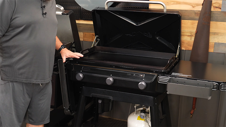 Traeger Flatrock Griddle wind-dampening design