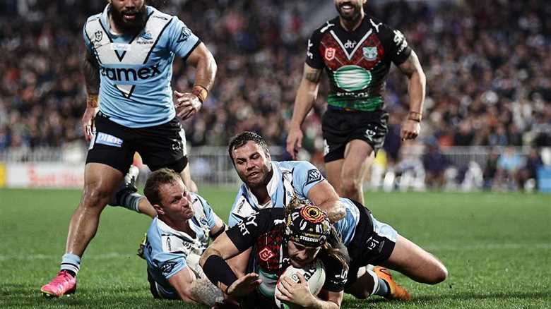 Bulldogs add much-needed mongrel to pack by signing Warriors star on multi-year deal