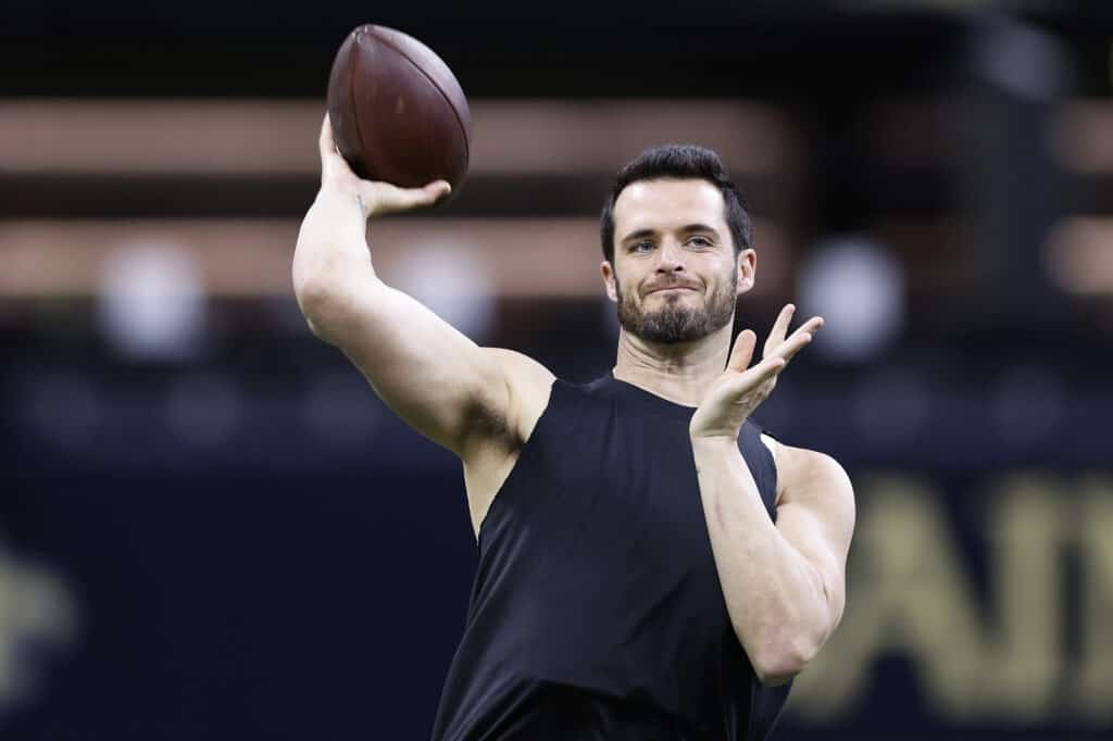 Derek Carr #4 of the New Orleans Saints warms-up prior to a game against the Chicago Bears at Caesars Superdome on November 05, 2023 in New Orleans, Louisiana.