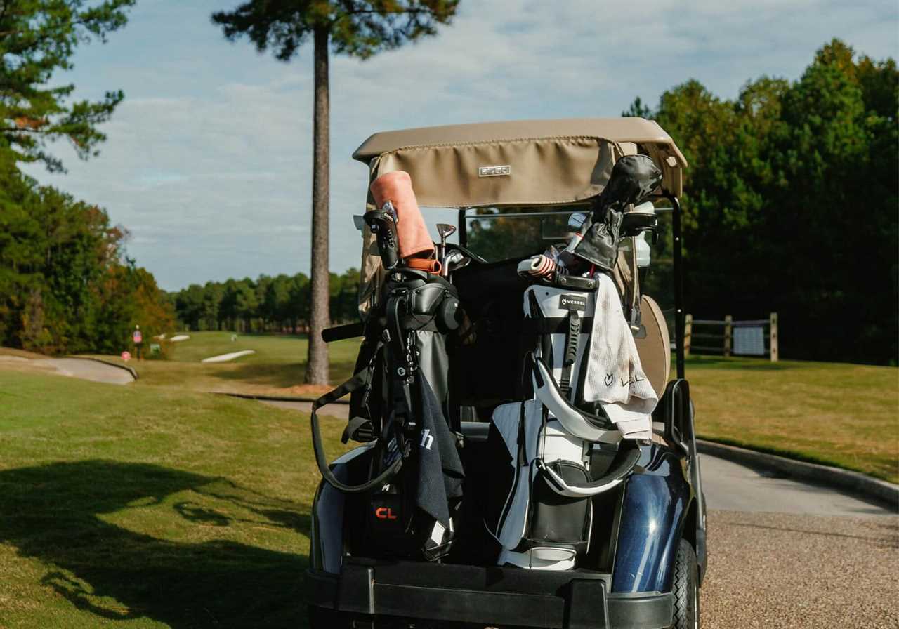 MNML Golf bag MR1 on the golf cart