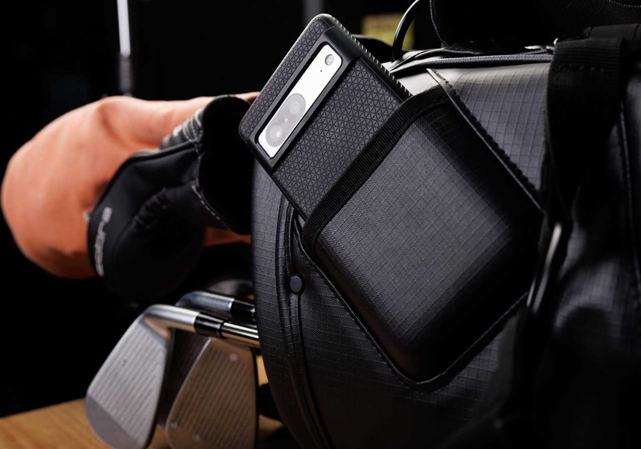Phone pocket on the MNML MR1