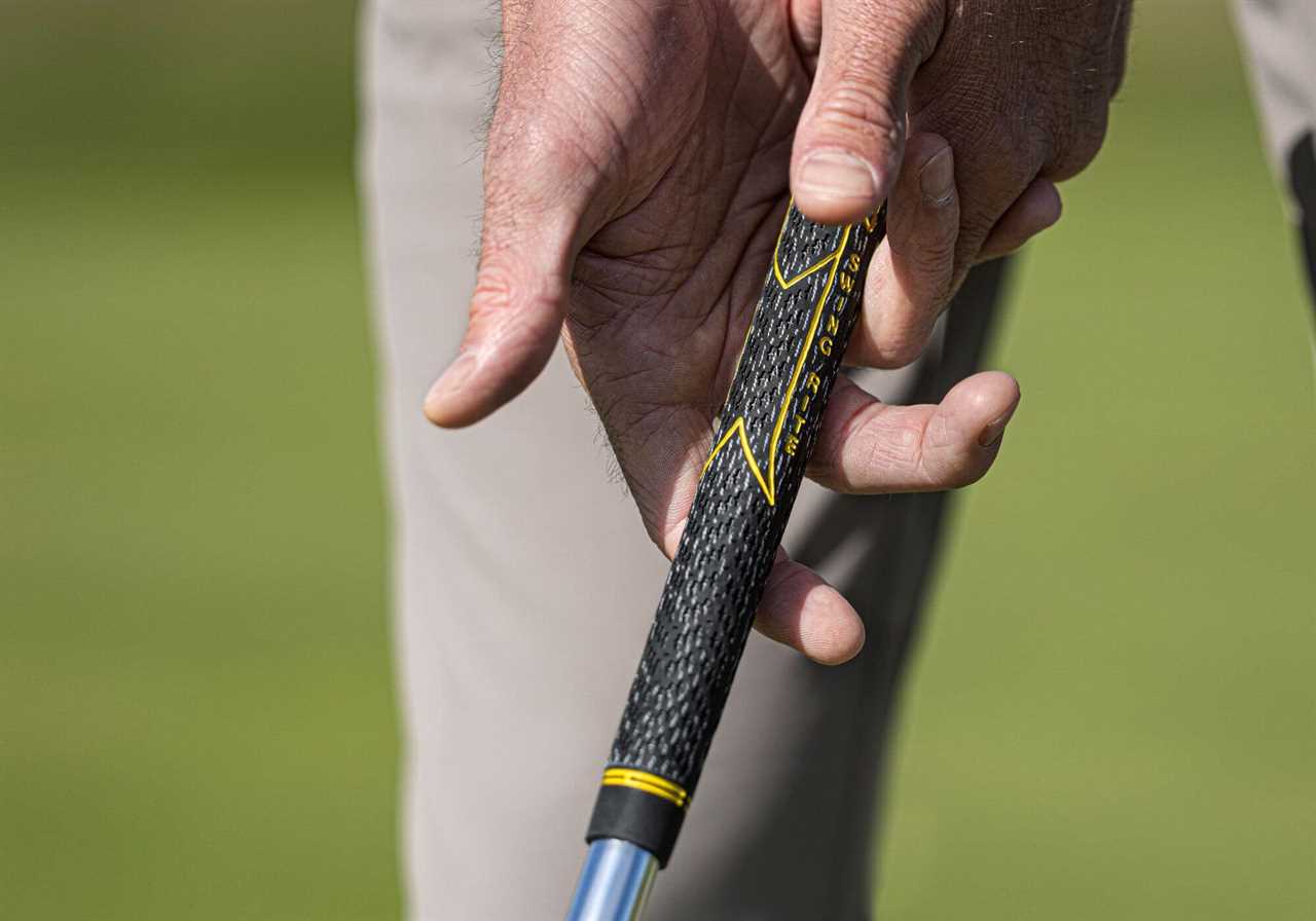A view of the alignment aids on the Golf Pride V55 grip