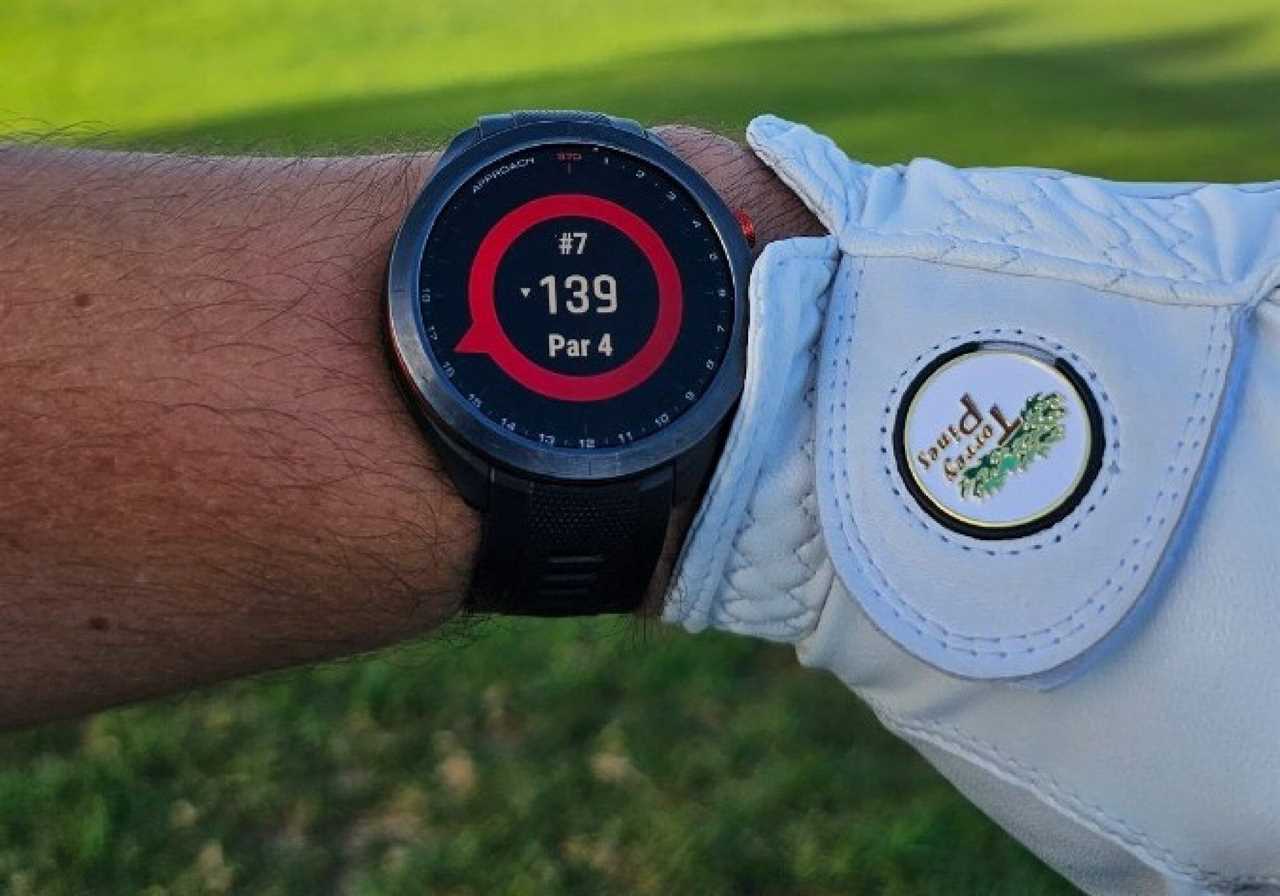 A picture of the yardages on the Garmin Approach S70 gps watch