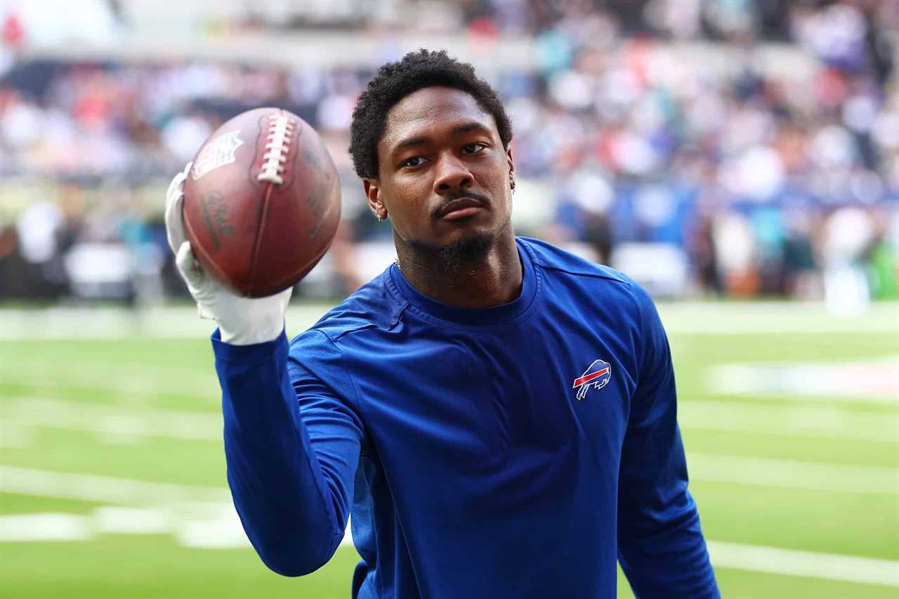 Stefon Diggs #14 of the Buffalo Bills warms up prior to the NFL Match between Jacksonville Jaguars and Buffalo Bills at Tottenham Hotspur Stadium on October 08, 2023 in London, England.