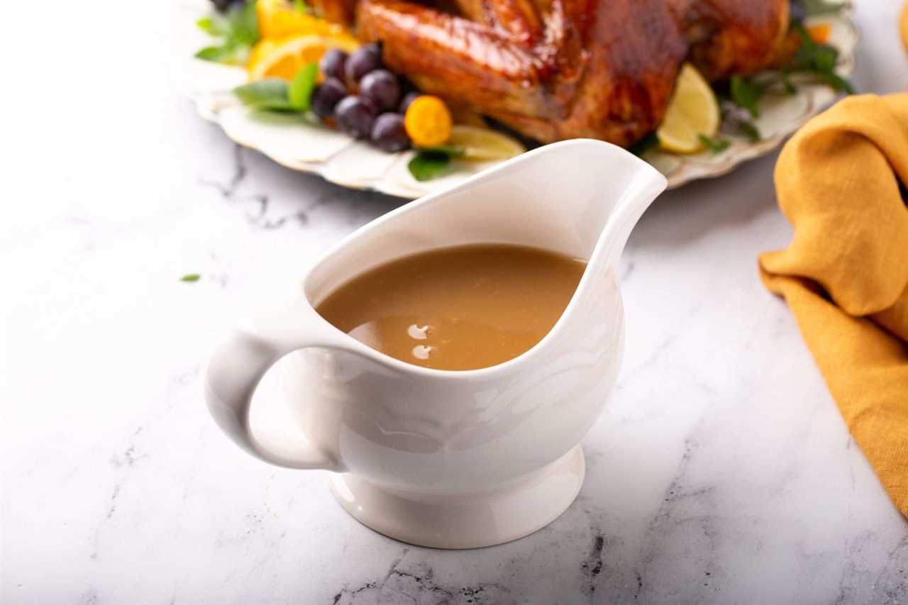 turkey-gravy-in-gravy-boat-