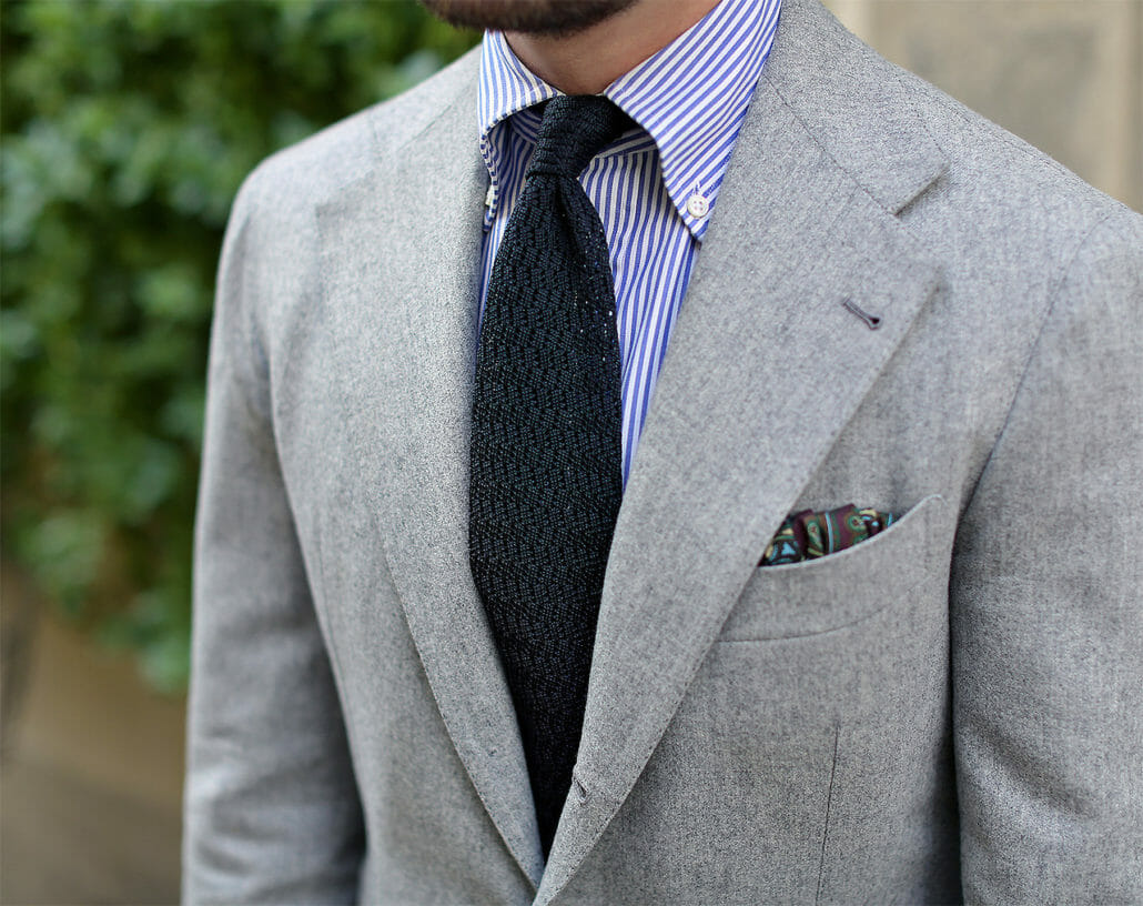 An example of transitional look, combining blue and gray.