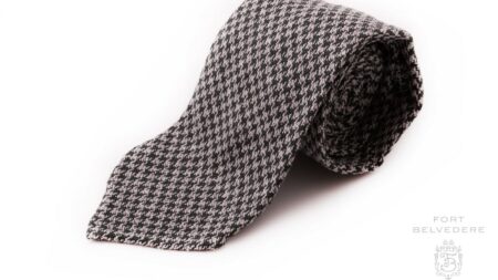 Houndstooth Bourette Silk Tie in Bottle Green and Pearl Gray - Fort Belvedere