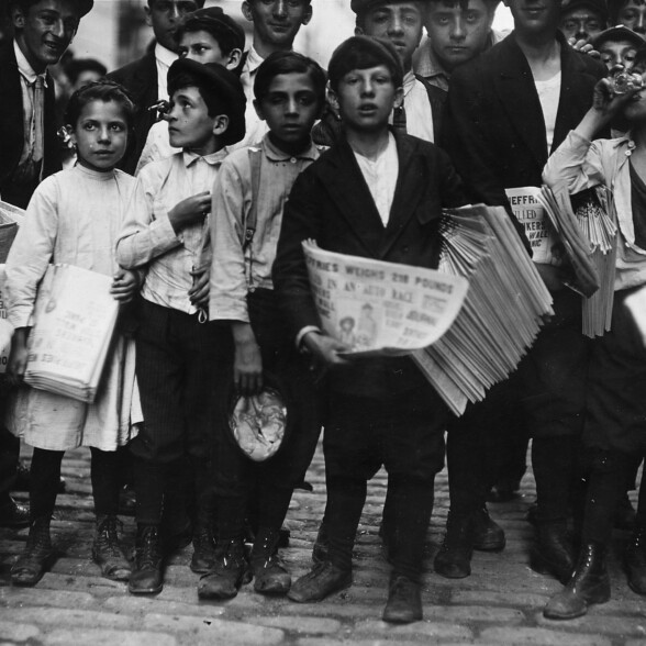 Photo of Newspapers vendor in New York City c 1910 Image Credit Wikimedia