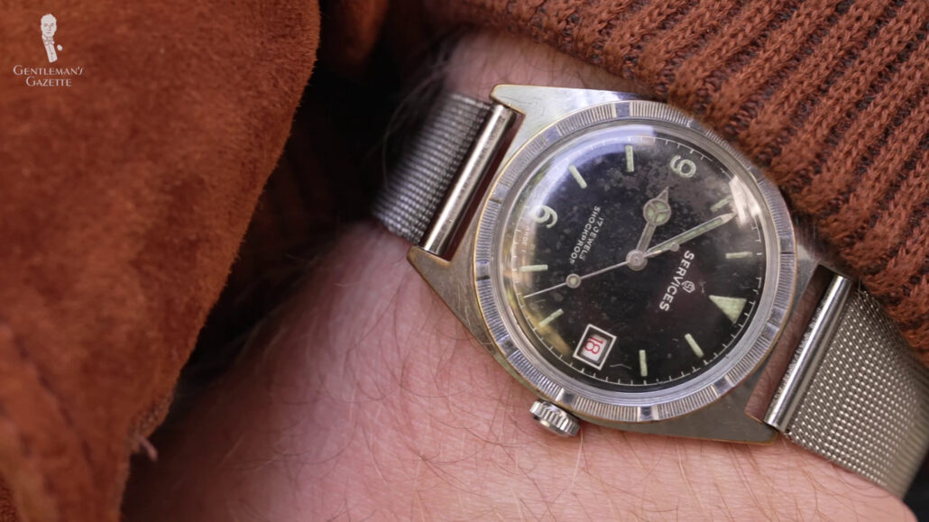 There are many factors that you need to take into account when buying a vintage watch.