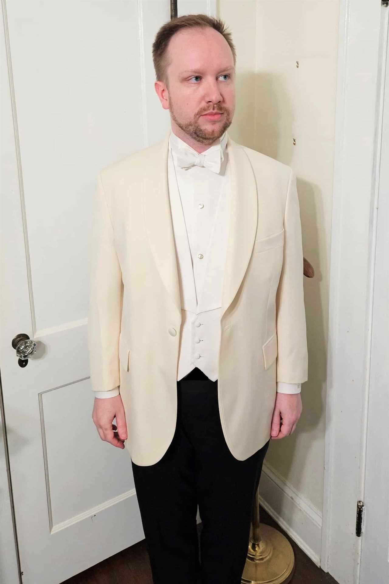 Photo of White Tie worn with a cream dinner jacket