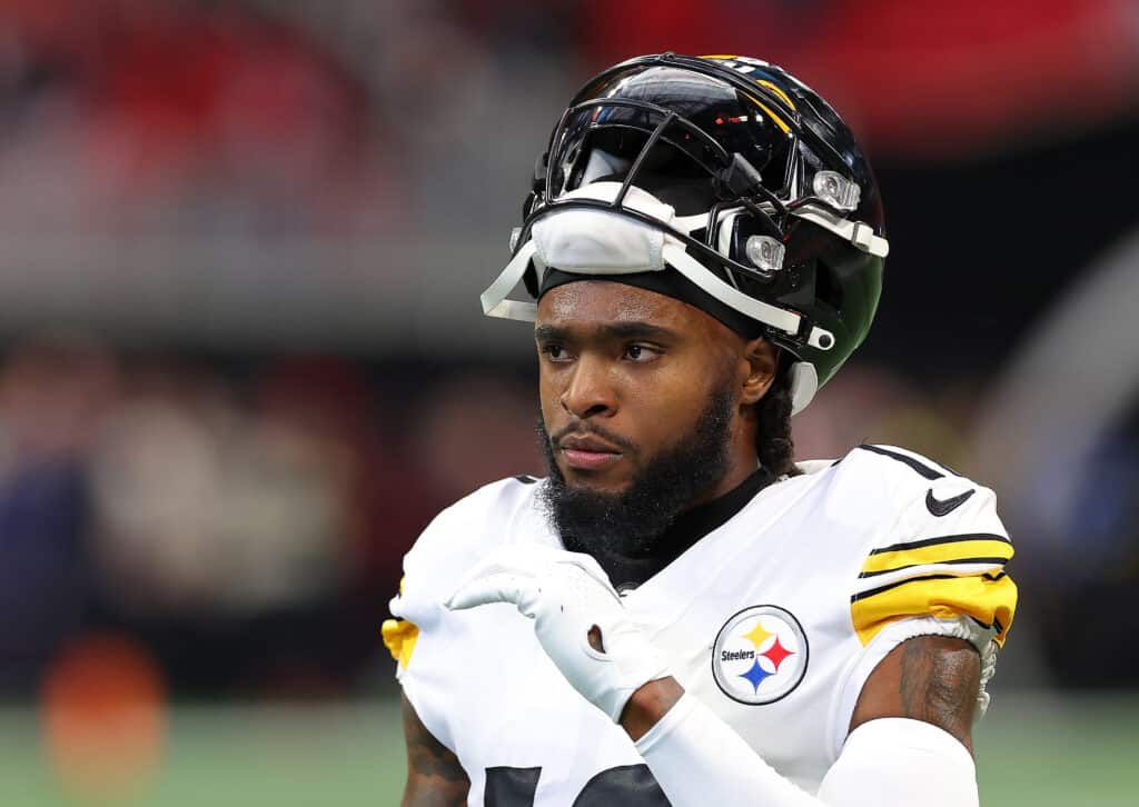 ATLANTA, GEORGIA - DECEMBER 04: Diontae Johnson #18 of the Pittsburgh Steelers against the Atlanta Falcons at Mercedes-Benz Stadium on December 04, 2022 in Atlanta, Georgia.