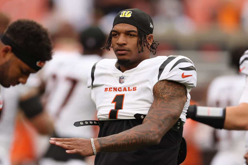 Ja'Marr Chase #1 of the Cincinnati Bengals warms up prior to the game against the Cleveland Browns at Cleveland Browns Stadium on September 10, 2023 in Cleveland, Ohio.