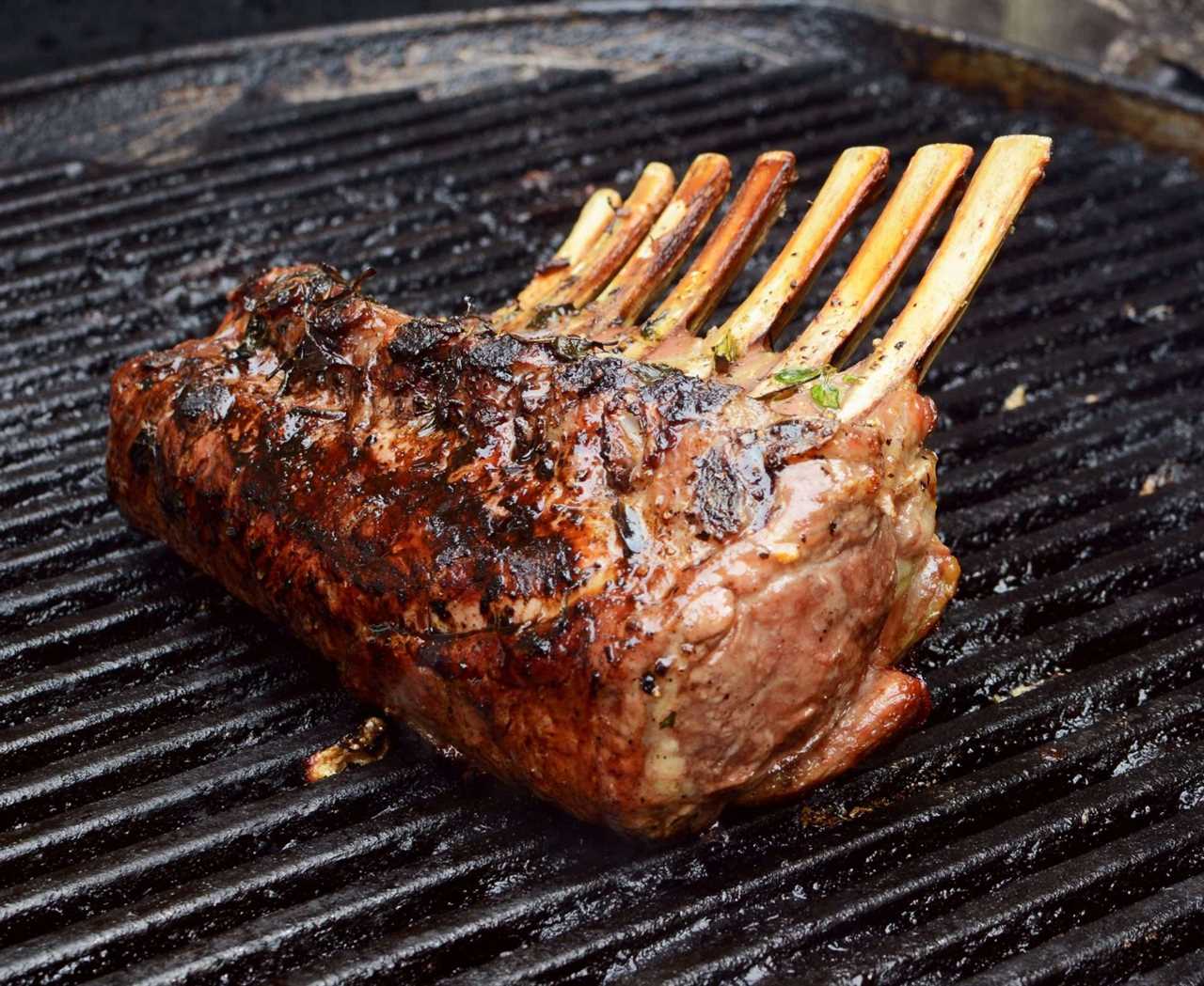 grilling-a-rack-of-lamb