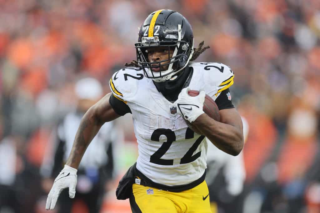 CINCINNATI, OHIO - NOVEMBER 26: Najee Harris #22 of the Pittsburgh Steelers runs with the ball during the second half of a game against the Cincinnati Bengals at Paycor Stadium on November 26, 2023 in Cincinnati, Ohio.