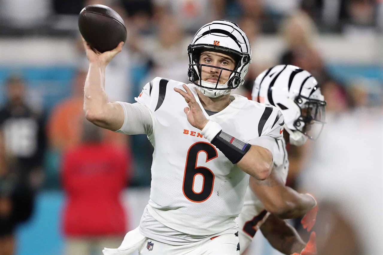 JACKSONVILLE, FLORIDA - DECEMBER 04: Jake Browning #6 of the Cincinnati Bengals throws a pass against the Jacksonville Jaguars during the second quarter at EverBank Stadium on December 04, 2023 in Jacksonville, Florida.