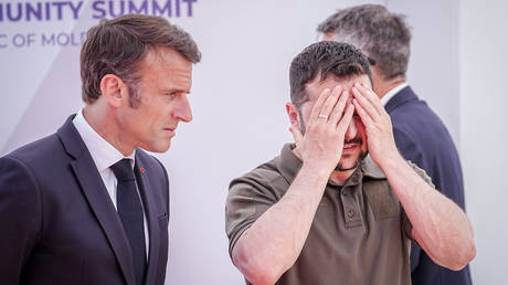 File photo: Ukrainian President Vladimir Zelensky (right) speaks with French president Emmanuel Macron at the European Political Community (EPC) summit in Moldova, June 1, 2023.