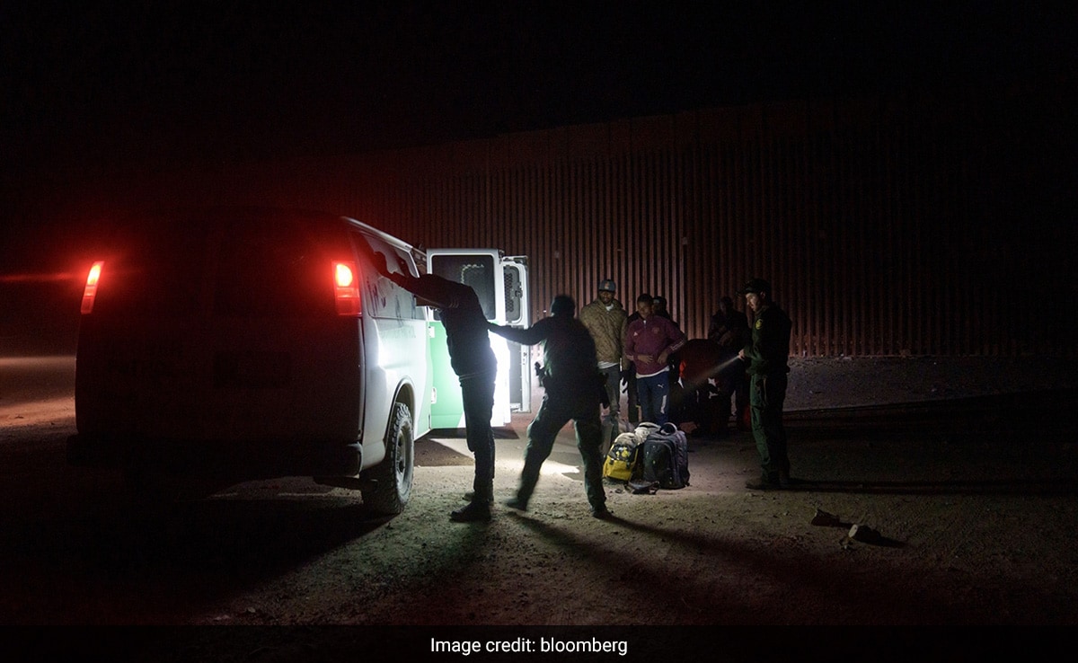 US Customs and Border Protection officers prepare to transport migrants at the US-Mexico border in Lukeville, Arizona, in December.