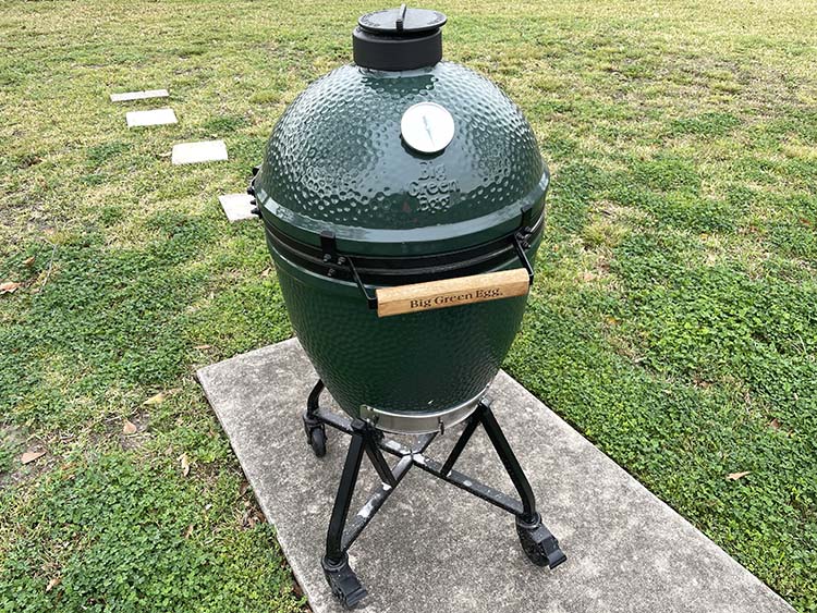 Big Green Egg kamado grill