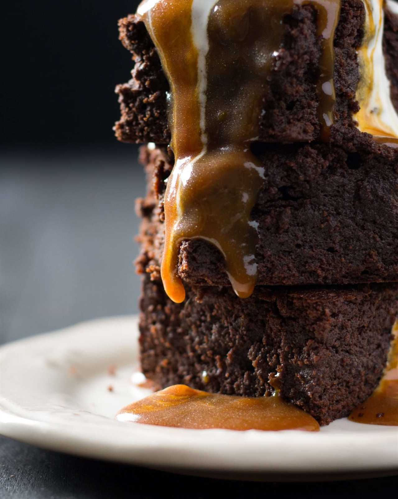 smoked-brownie-plated-with-caramel