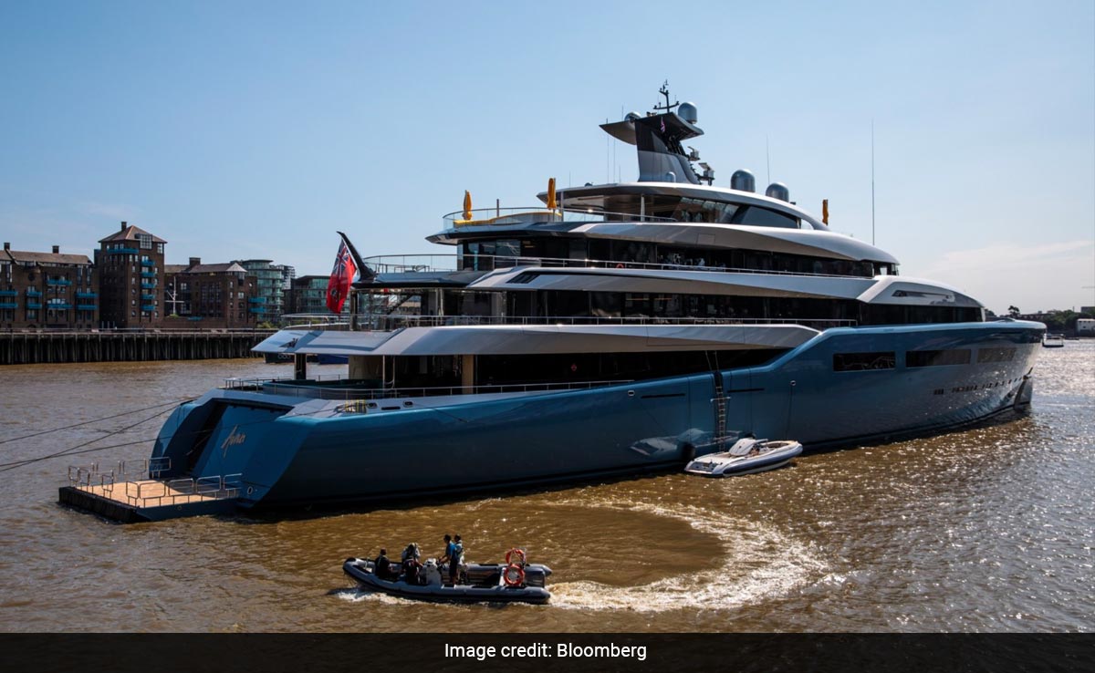 Joe Lewis yacht, Aviva, in London.