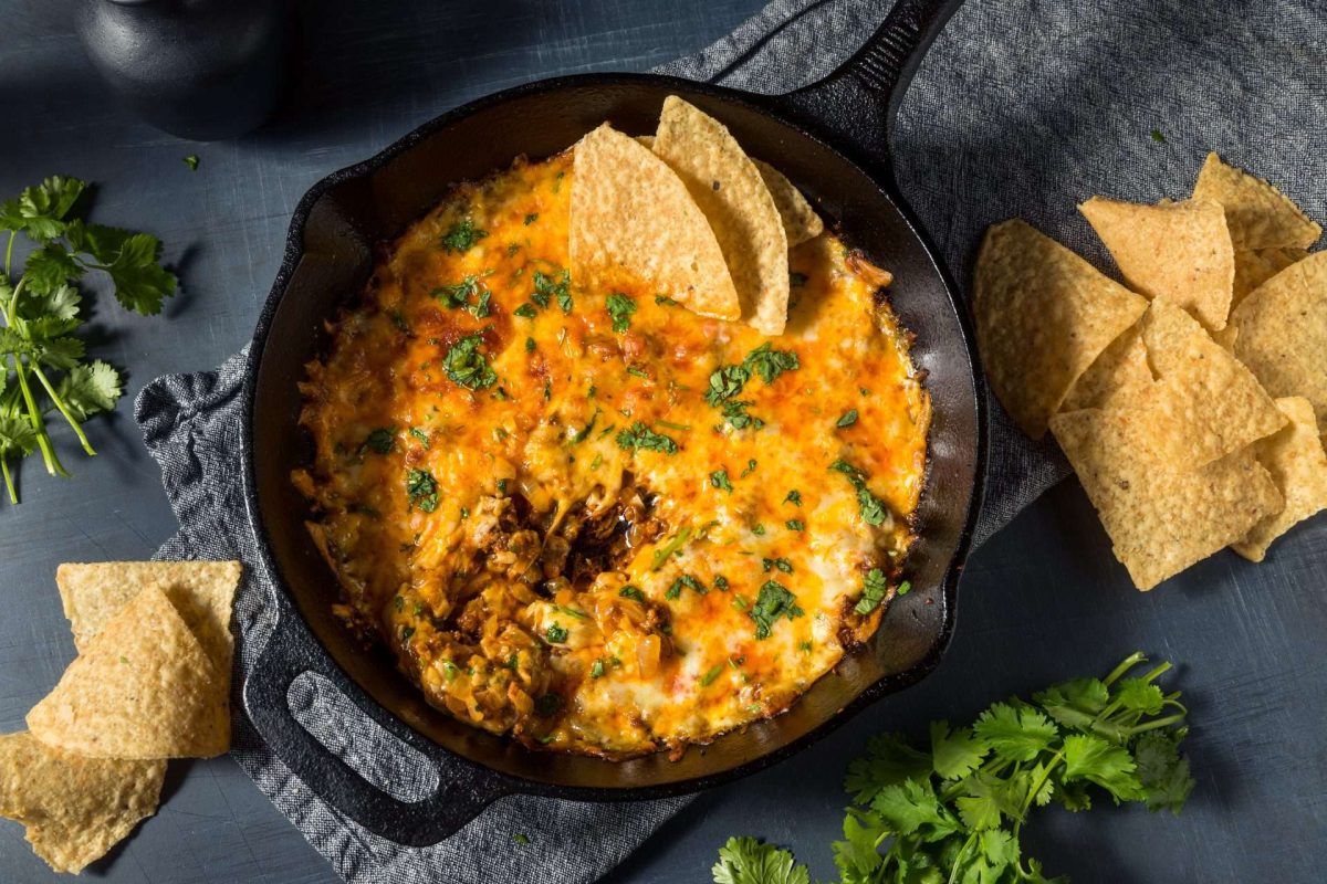 chorizo-queso-in-cast-iron-skillet-served-with-tortilla-chips