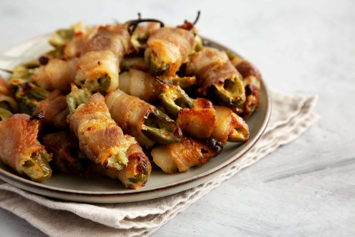 bacon-wrapped-jalapeno-poppers-on-serving-plate