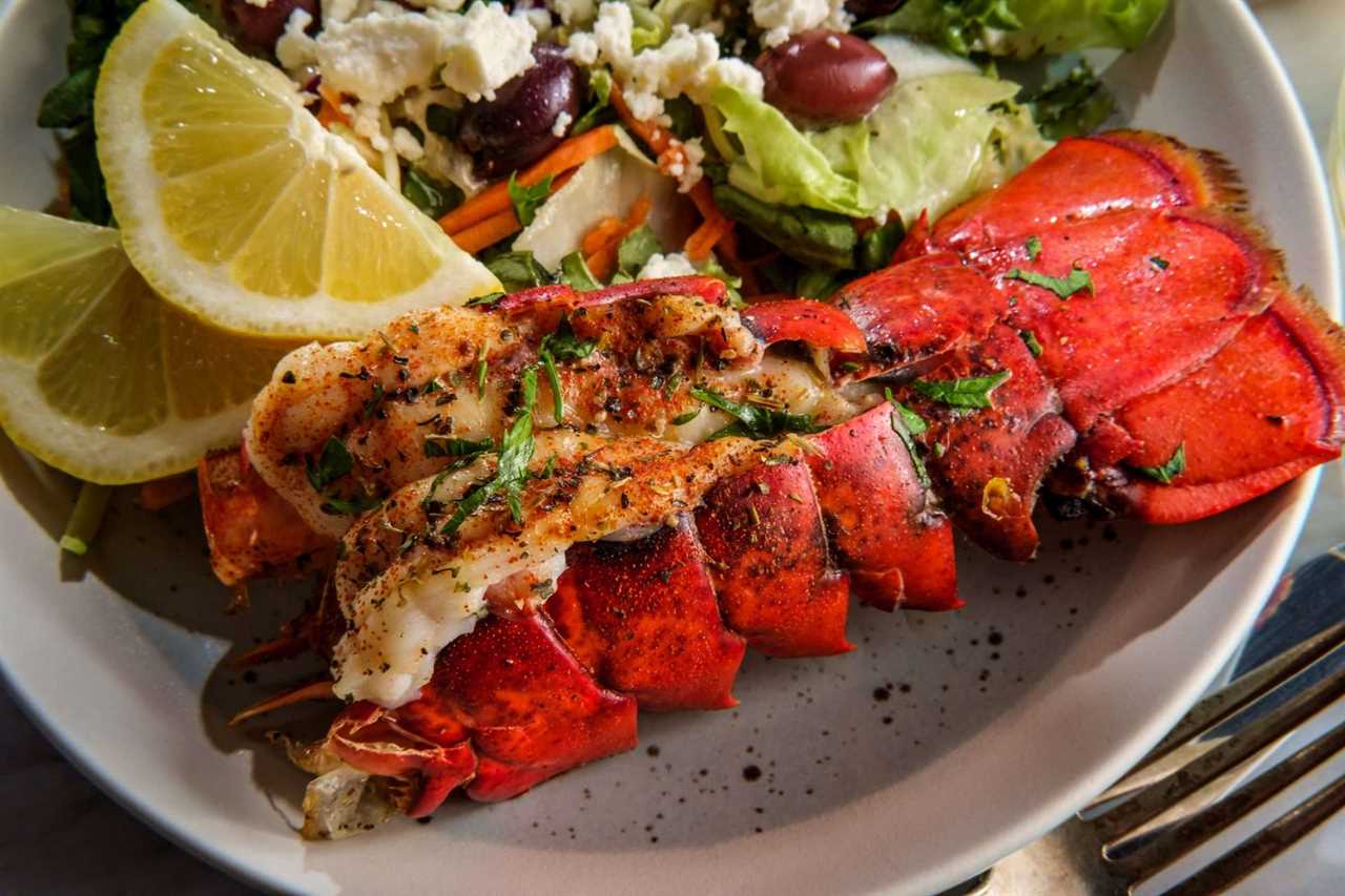 Easy-grilled-lobster plated