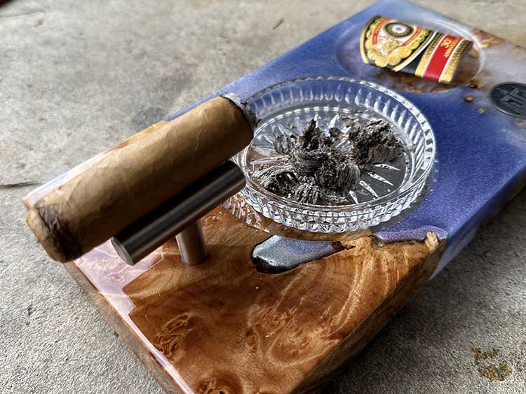 Perdomo 30th Ann Connecticut Cigar On Stand