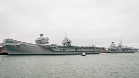The Royal Navy aircraft carriers HMS Queen Elizabeth (left) and HMS Prince of Wales (right).