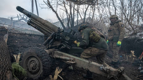 FILE PHOTO: Ukrainian soldiers reload an artillery unit on the front line.
