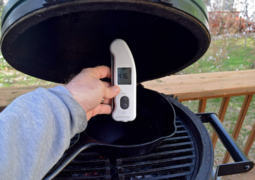 Using the Thermapen IR to accurately measure the temp of the cast iron skillet