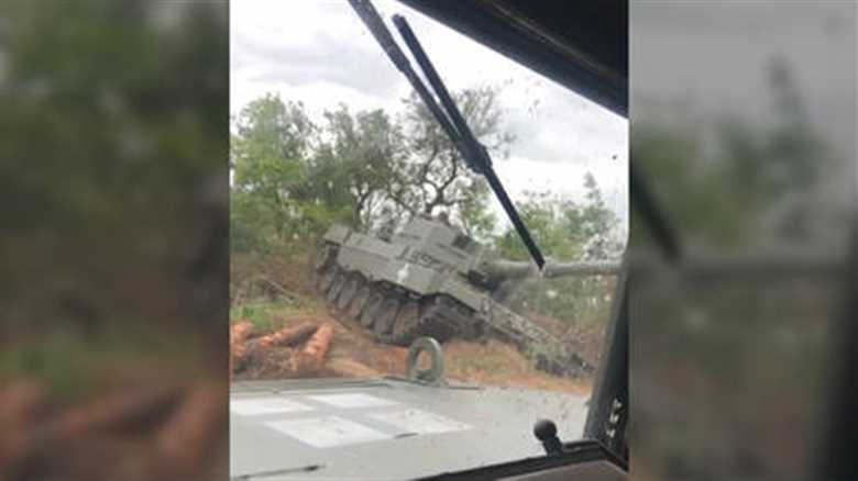 Tank donated by UK gets stuck in Ukrainian bog during demonstration (IMAGES)
