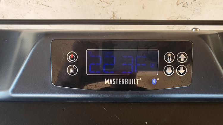 Masterbuilt Bluetooth Electric Smoker display