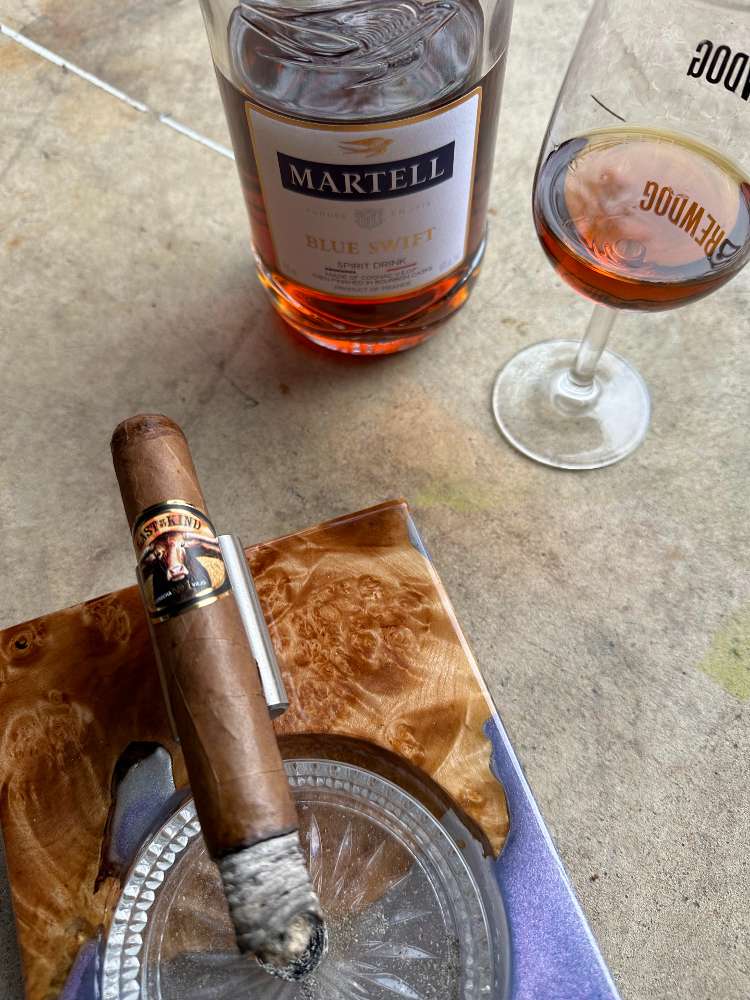 Martell Blue Swift with Last Of My Kind by Cigarpage