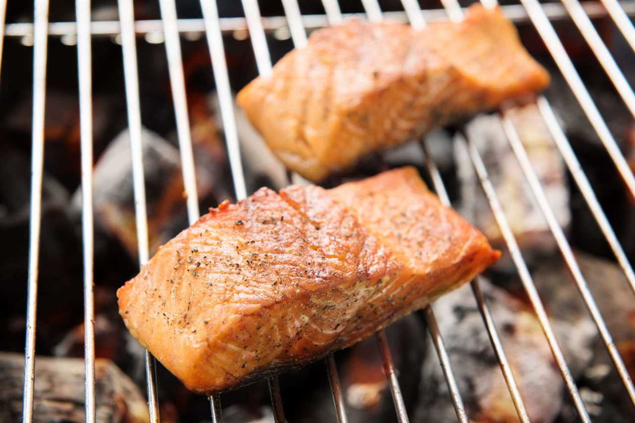 Grilling salmon fillets