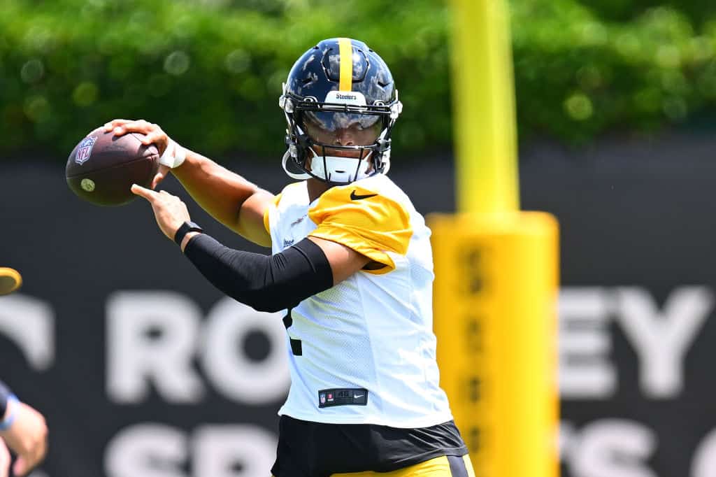 Justin Fields #2 of the Pittsburgh Steelers throws a pass during the Pittsburgh Steelers OTA offseason workout at UPMC Rooney Sports Complex on June 6 2024 in Pittsburgh, Pennsylvania.