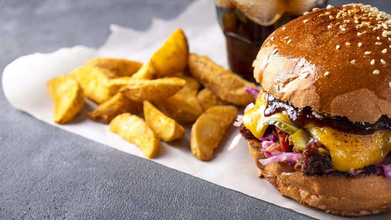 Pulled-pork-burger-with-potato-wedges-on-plate