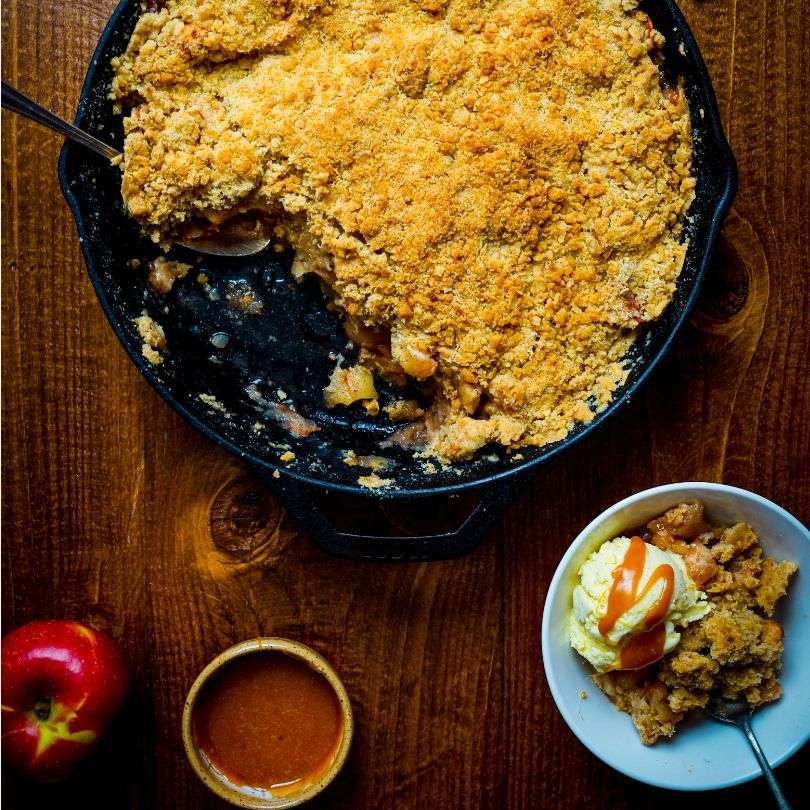 Smoked-apple-crumble-with-bourbon