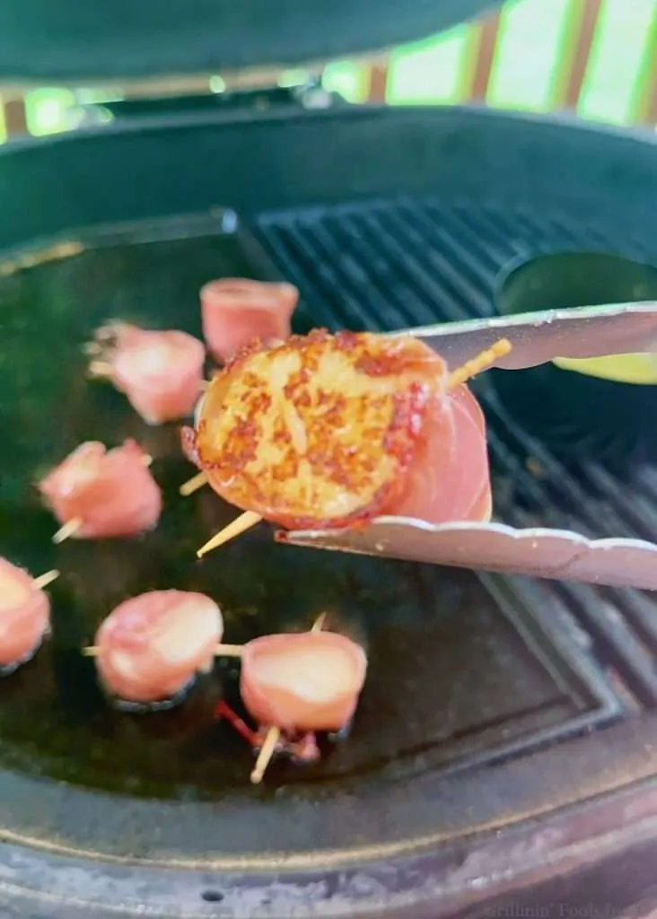 Grilled Scallops Recipe on a Cast Iron Griddle