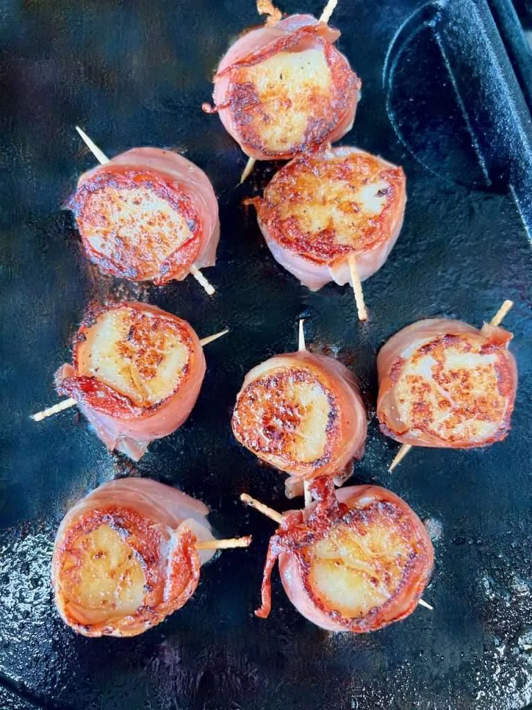 Grilled Scallops Recipe on a Cast Iron Griddle