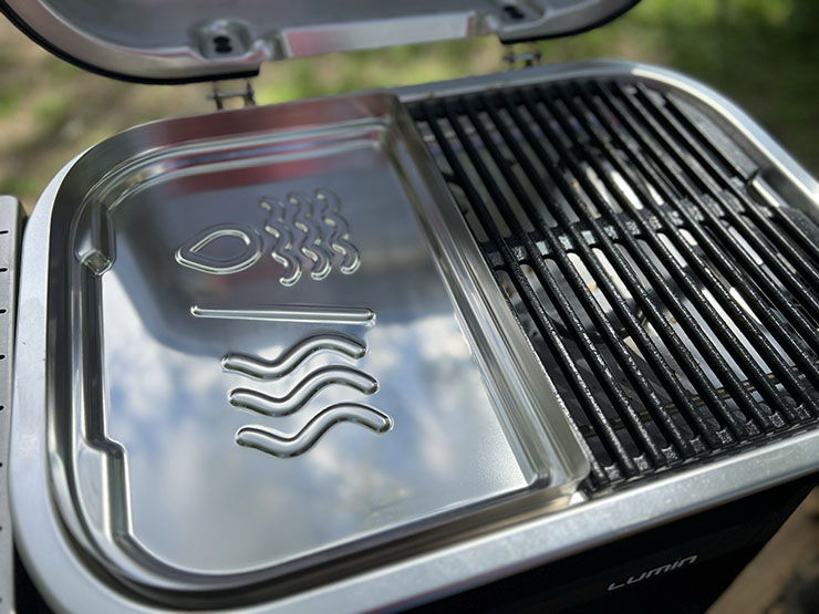 steaming reservoir on Weber Lumin grill