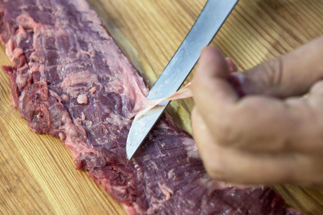 removing-skirt-steak-membrane